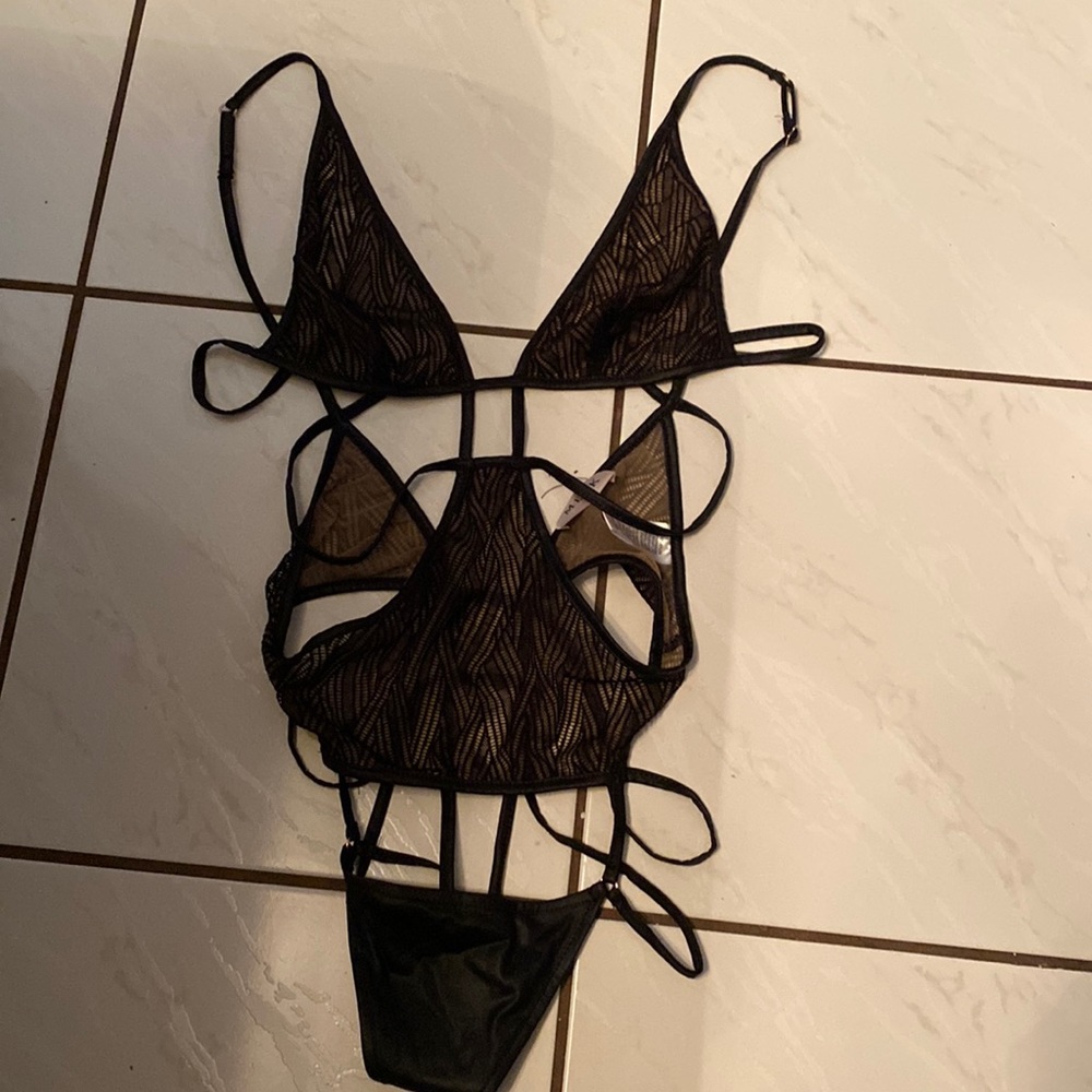 Bodysuit very sexy, no tag, never used black